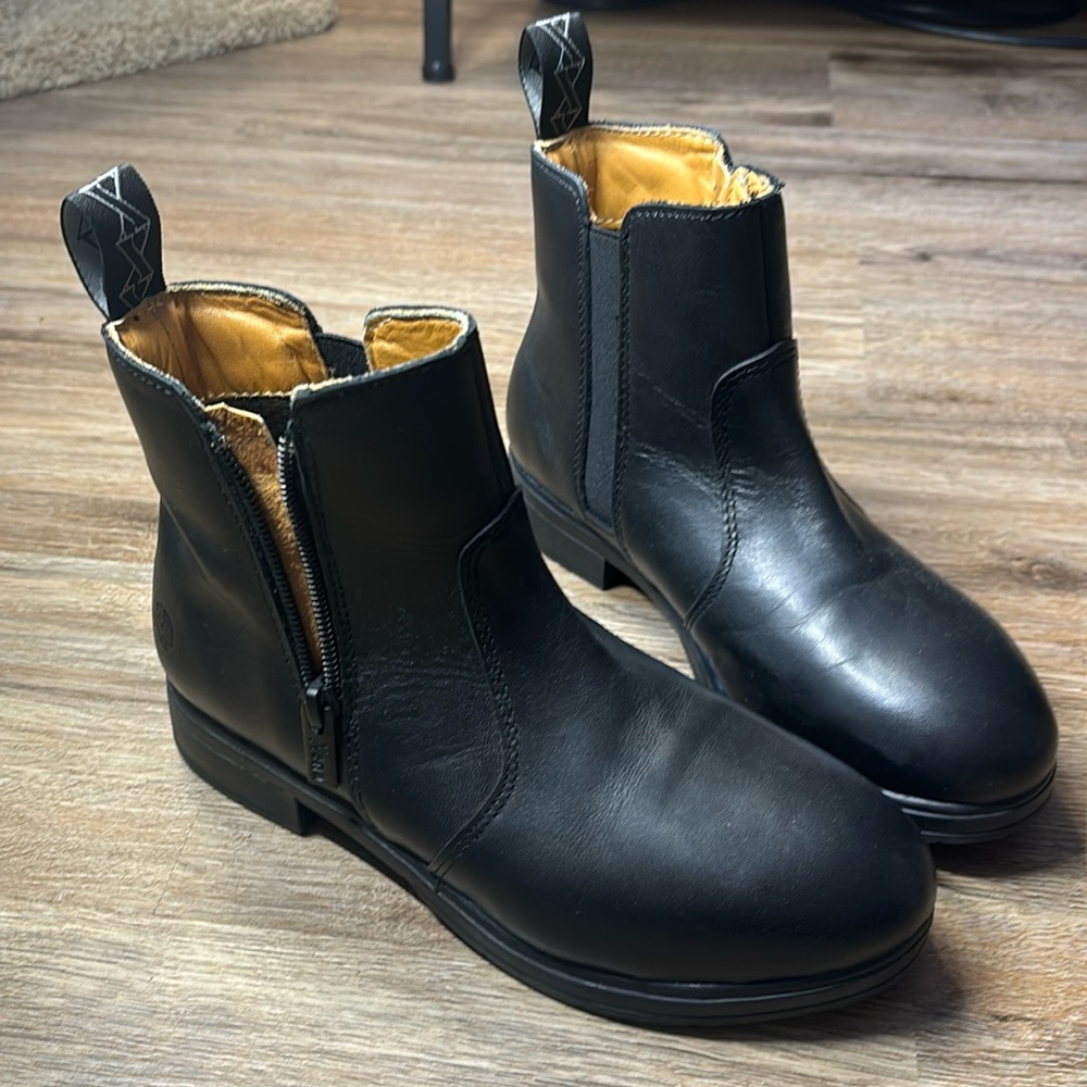 NEVER WORN Xena Steel-Toe Boots